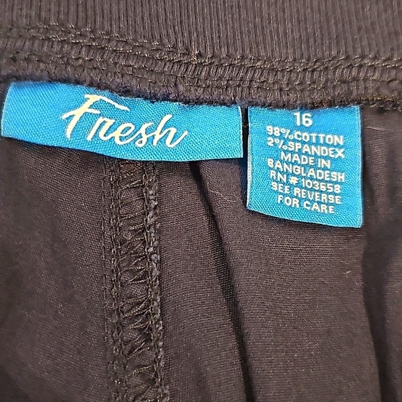 NWOT FRESH Capri Cargo Pants in Navy w Elastic Waist. SIZE 16. - Picture 8 of 8